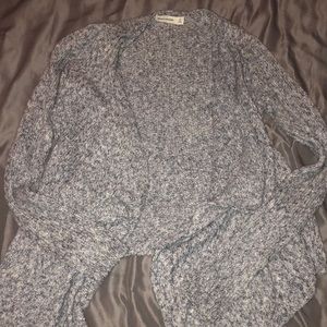 cropped Abercrombie grey and white sweater